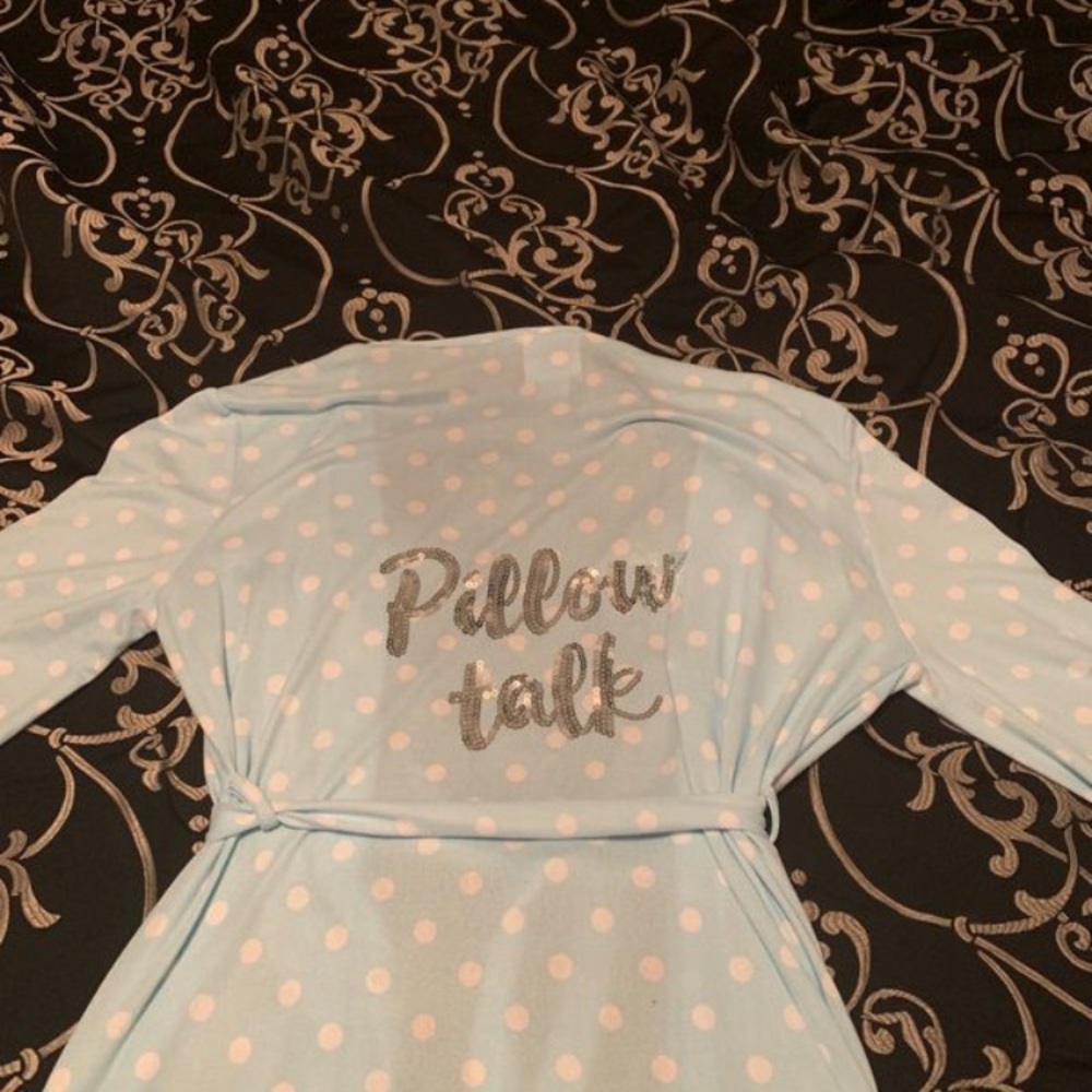 Robe - Picture 2 of 2